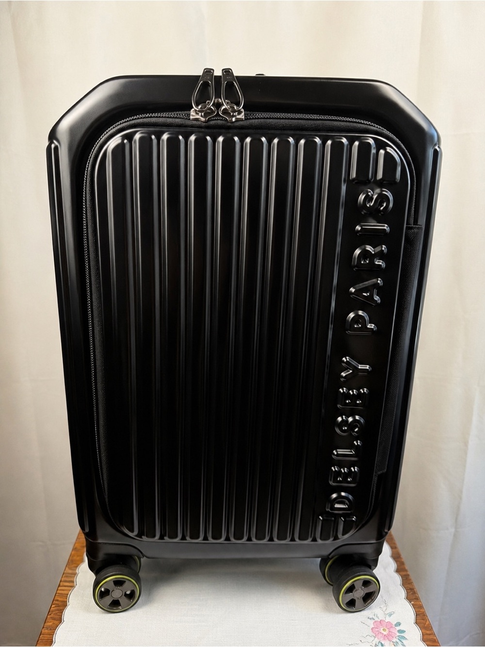 DEAN & DAVID PARIS Black Hard-Shell Garment Carry-On with Spinner Wheels